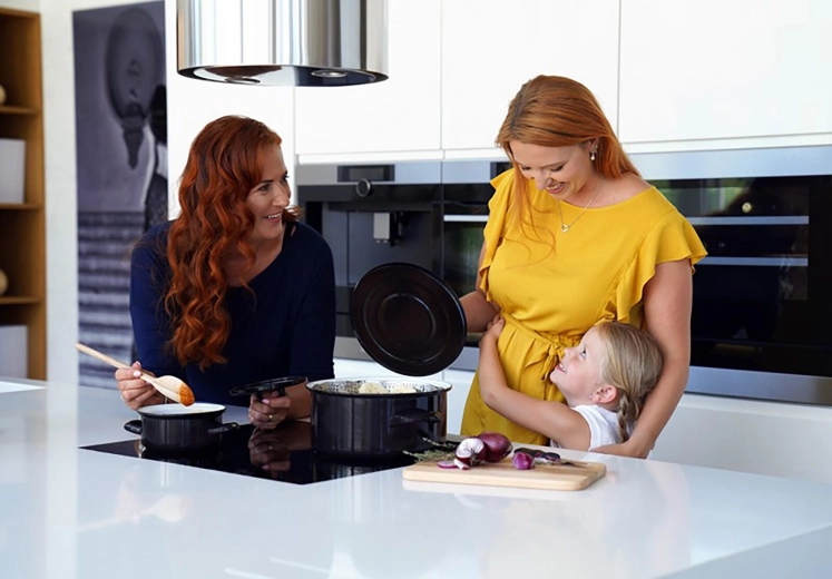 Kompatibilný s indukciou aj všetkými typmi sporákov