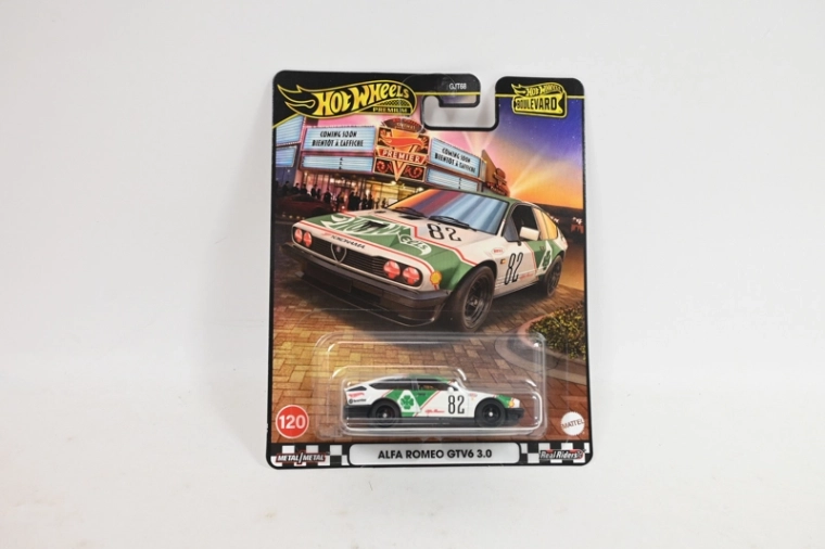 Hot Wheels Premium Alfa Romeo GTV6 3.0 zberateľský model