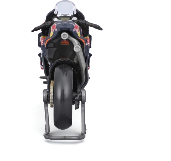 Široká zadná pneu, dvojitý výfuk a paddock stojan