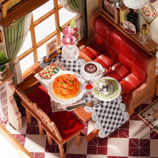 Detailné mini bistro ako dekorácia
