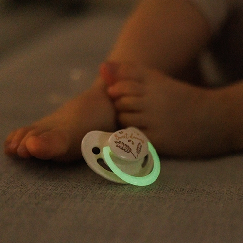 Nočný pokoj vďaka svietiacej rukoväti