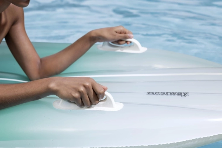 Bezpečný úchop a kontrola na vode