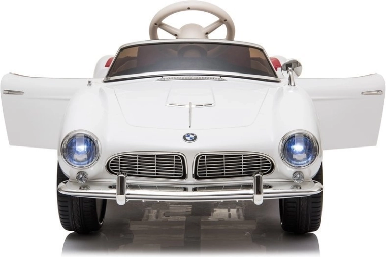 Otváracie dvere a detailný interiér