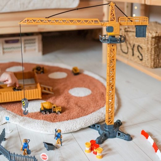 Vežový žeriav s otáčaním a funkčným hákom