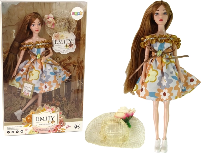 Bábika Emily s jesenným klobúkom a dlhými hnedými vlasmi