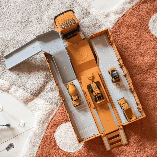 Rozkladací TIR s parkoviskom a stabilizátormi