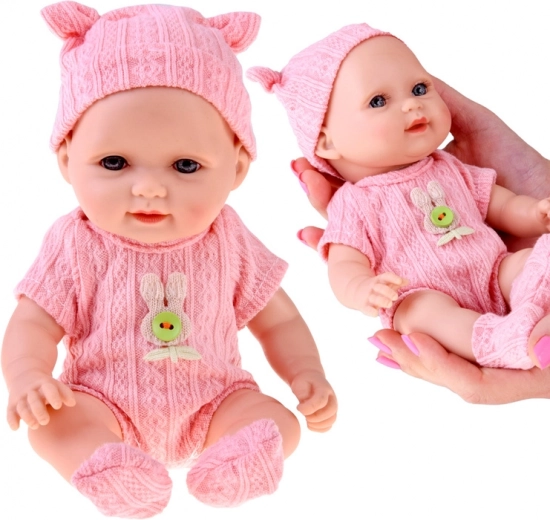 Roztomilé bábätko bábika 26 cm v pletených dupačkách s čiapočkou