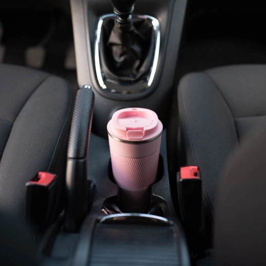 Istota v aute aj na cestách