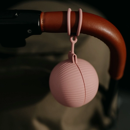 Jednoduché pripnutie na kočík alebo tašku