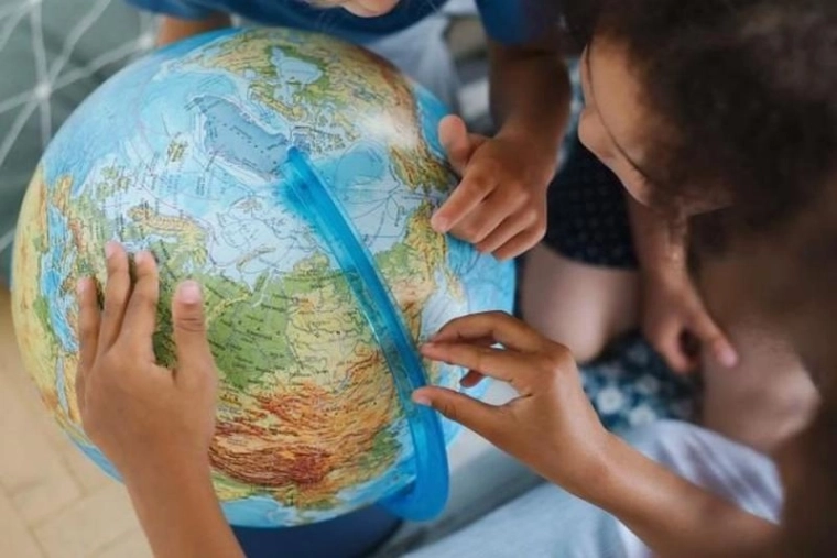 3D reliéf a detailné slovenské popisy