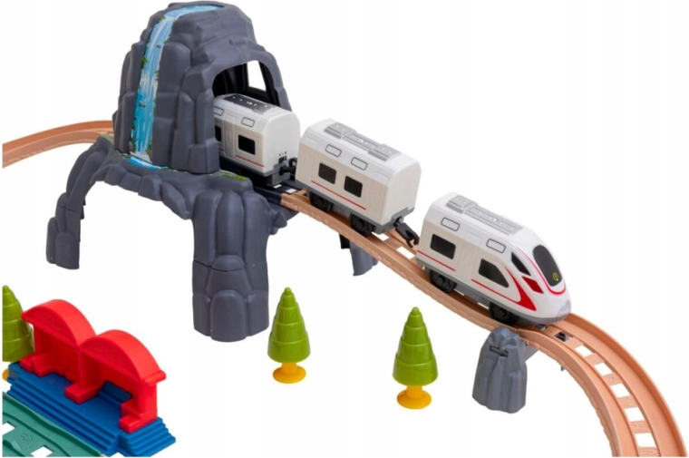 Viacúrovňová trať s tunelom a mostom