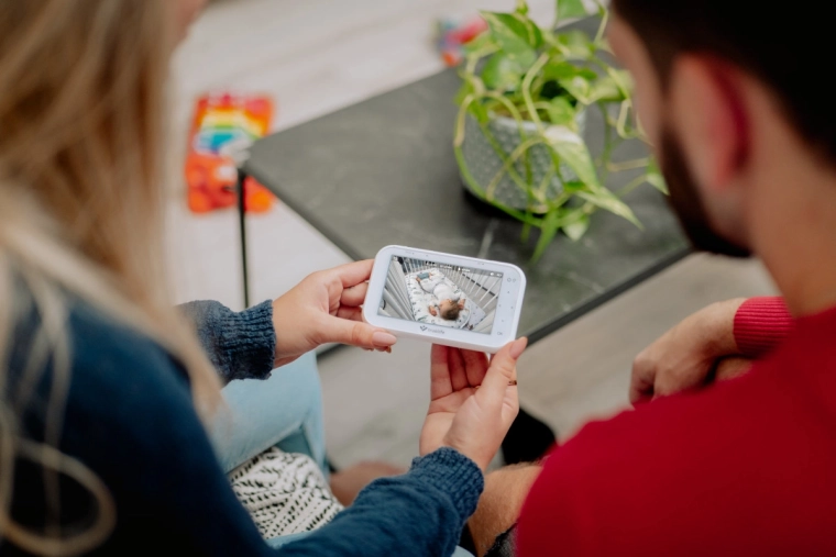 Jasný 4,3" IPS displej a dlhá výdrž