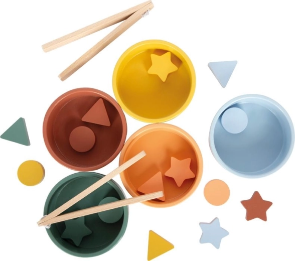 Učenie hrou s farebnými miskami