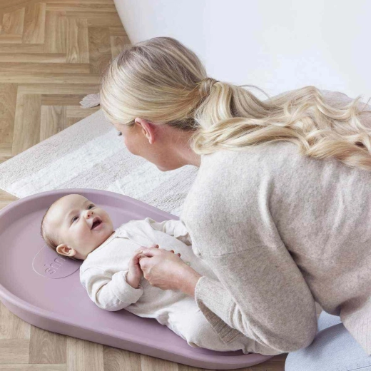 Tvarované okraje pre bezpečnejšie prebaľovanie