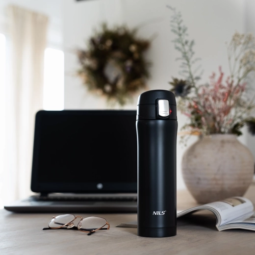 Tenké telo, ktoré padne do ruky aj do držiaka