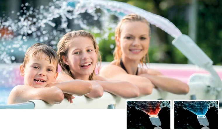 Štvorfarebná svetelná šou vo vodnej kaskáde