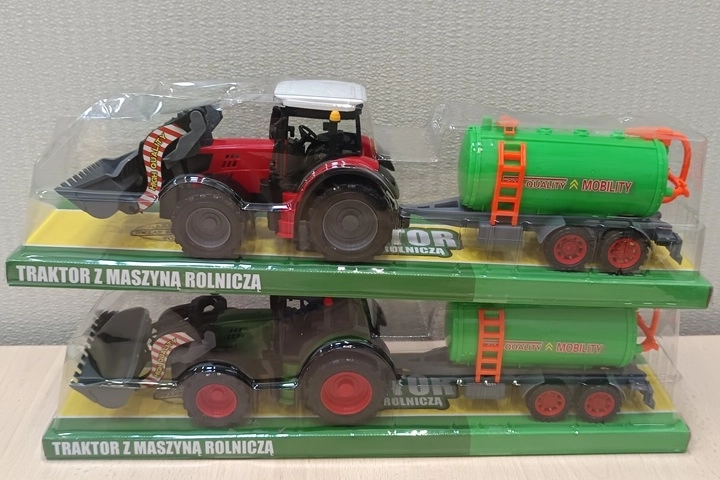 Traktor s poľnohospodárskym strojom