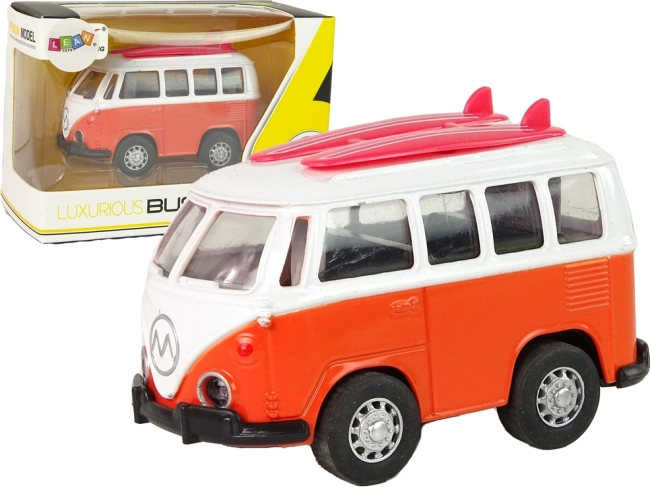 Kovový výletný autobus