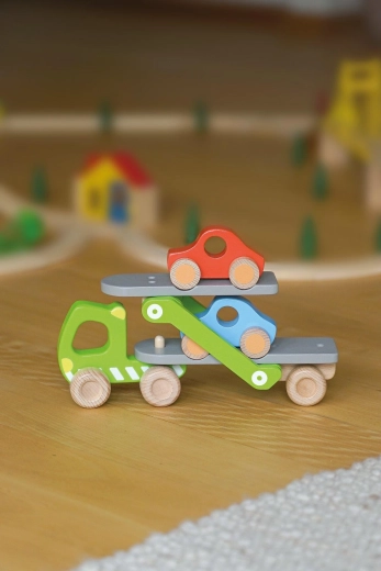 Drevený prepravník áut so sklopnou rampou a 2 autíčkami - 1 kus