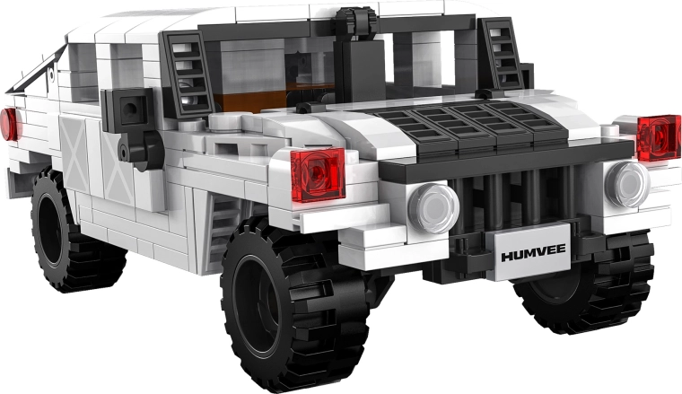 Realistický model bieleho Humvee