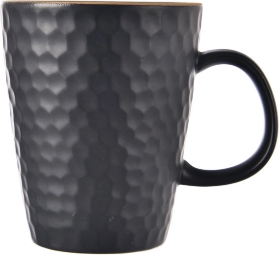 Moderná matná čierna, ktorá ladí s každým stolovaním