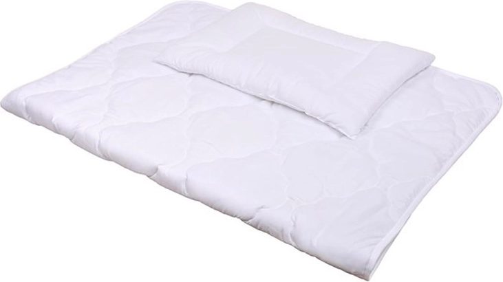 Komfortná prikrývka a vankúš s prešívaním