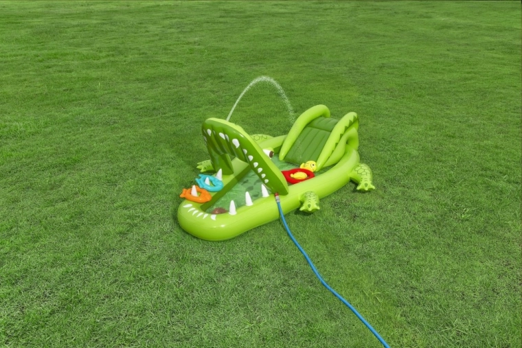 Vstavaná vodná sprška pre osviežujúcu zábavu