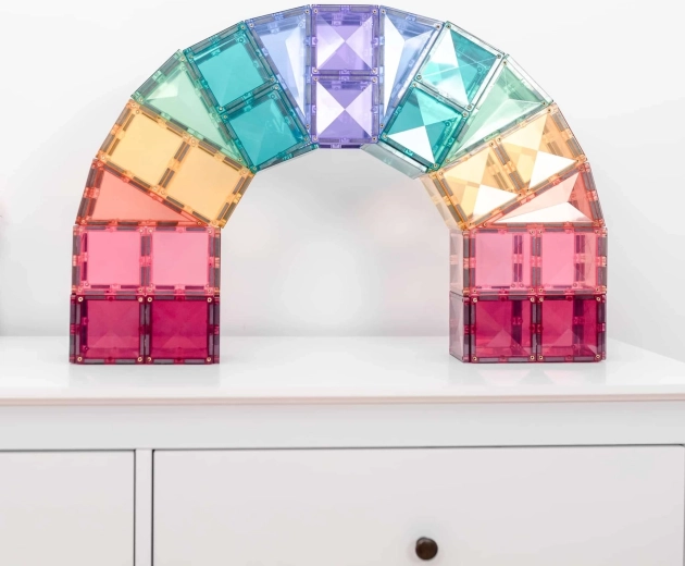 Pastelové farby a priesvitný dizajn