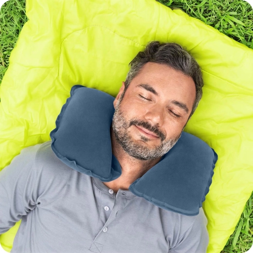 Ergonomická opora krku na cestách