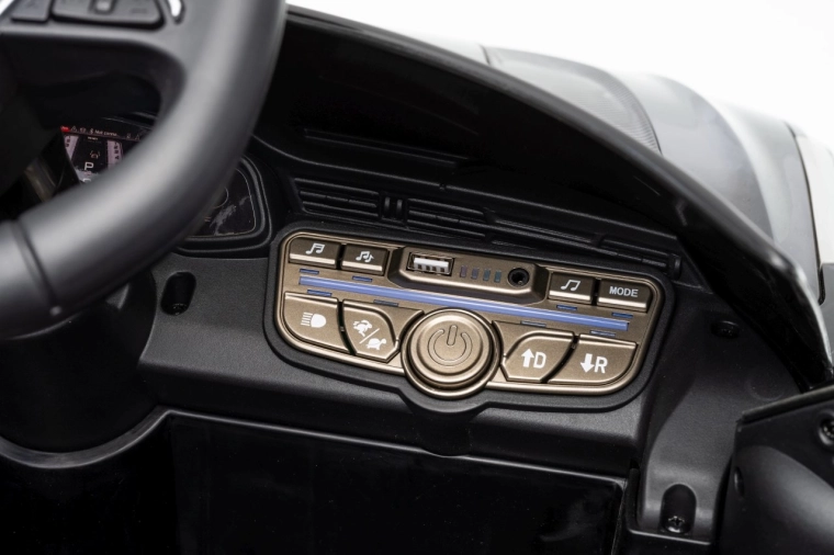 Multimédiá s Bluetooth, USB, MP3 a AUX