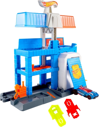 Tri poschodia plné akcie a rýchlych výjazdov