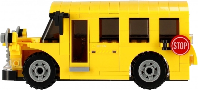 Školský autobus z 242 dielikov