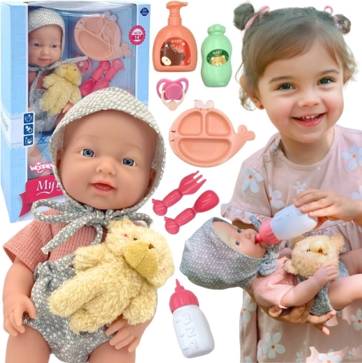 Bábika WOOPIE ROYAL bábätko 36 cm v medvedíkovom oblečení s doplnkami na kŕmenie