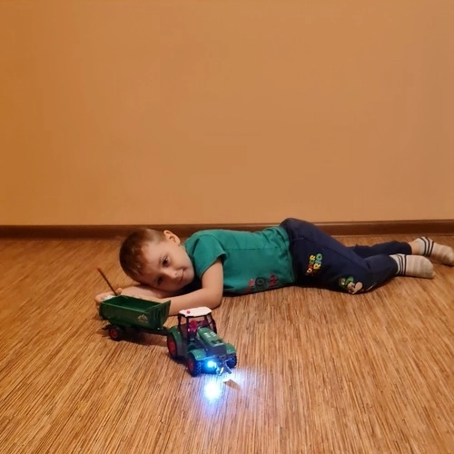 Svetelné efekty a gumové kolesá šetrné k podlahe