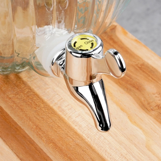 Pohodlné čapovanie vďaka kovovému kohútiku