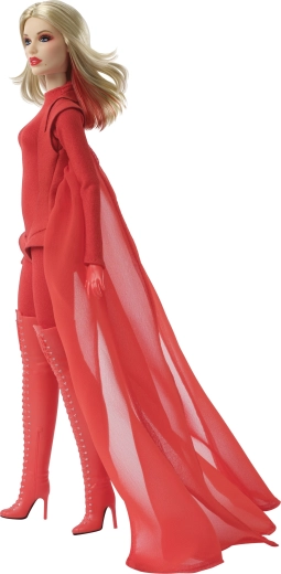 Ikonický červený outfit s plášťom