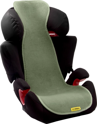 Pasuje do autosedačiek 15–36 kg a neprekáža pásom