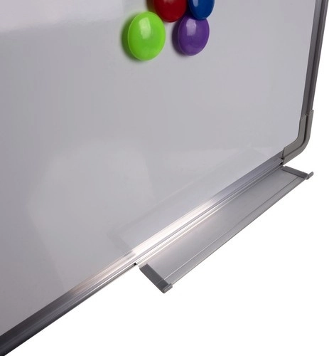 Magnetický suchostierateľný povrch s jednoduchým mazaním