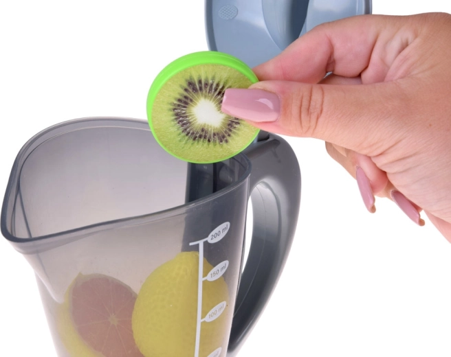 Odnímateľný džbán s mierkou