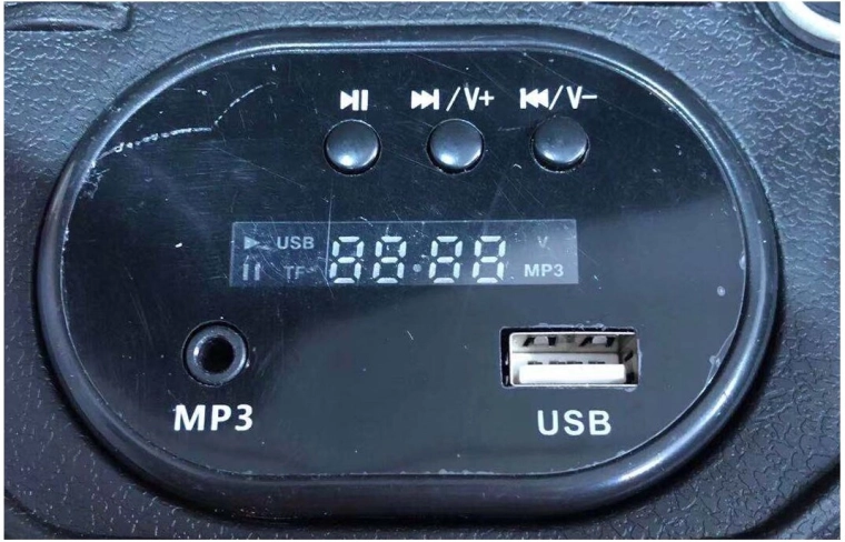 JAMARA detské elektrické autíčko Audi Q8 so soundboardom - 1 kus