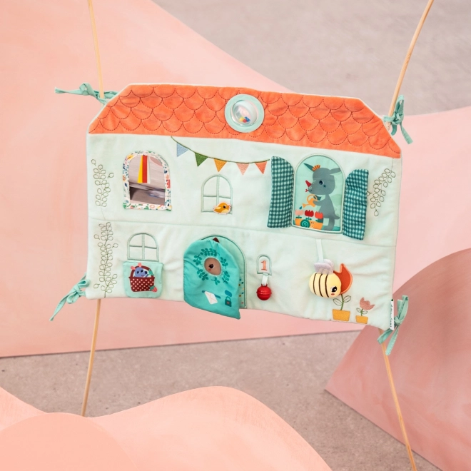 Textilný panel do postieľky – domček srnky Stelly a dráčika Joea