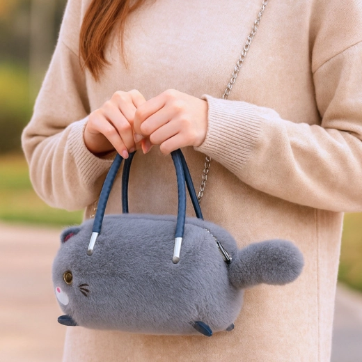 Dva úchyty a odnímateľná kovová retiazka