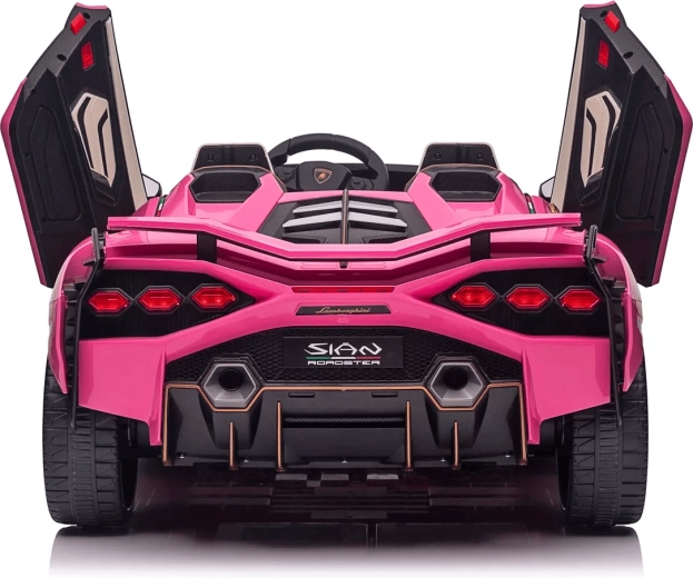 Dvojmiestne sedadlo a otváracie dvere