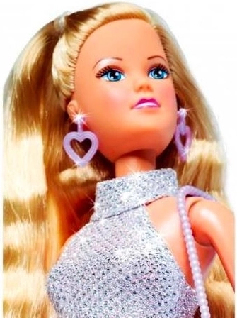 Trblietavý večerný outfit