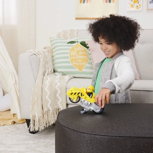 Setrvačníková jazda plná akcie