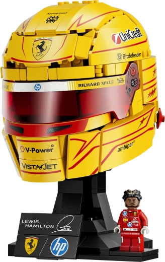 Ikonická prilba vo farbách Ferrari
