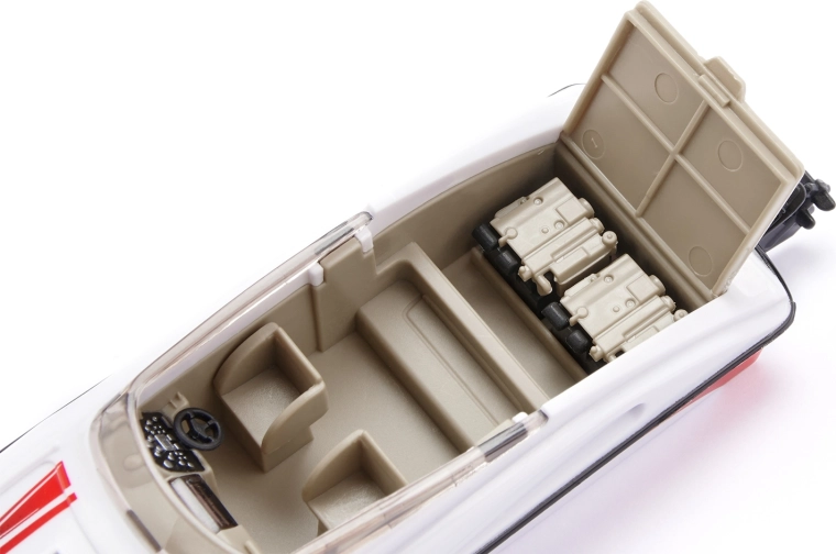 Detailný športový čln s otváracou časťou