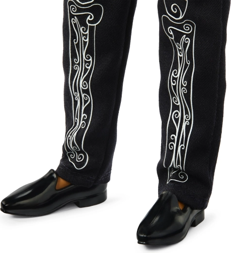 Detailne spracovaný zberateľský outfit