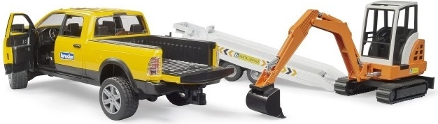 Terénny pick-up RAM s otváracími dverami