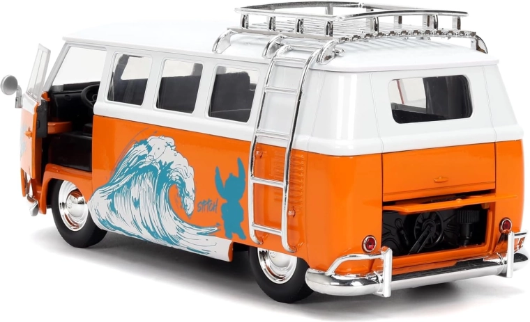 Otváracie dvere a realistický interiér